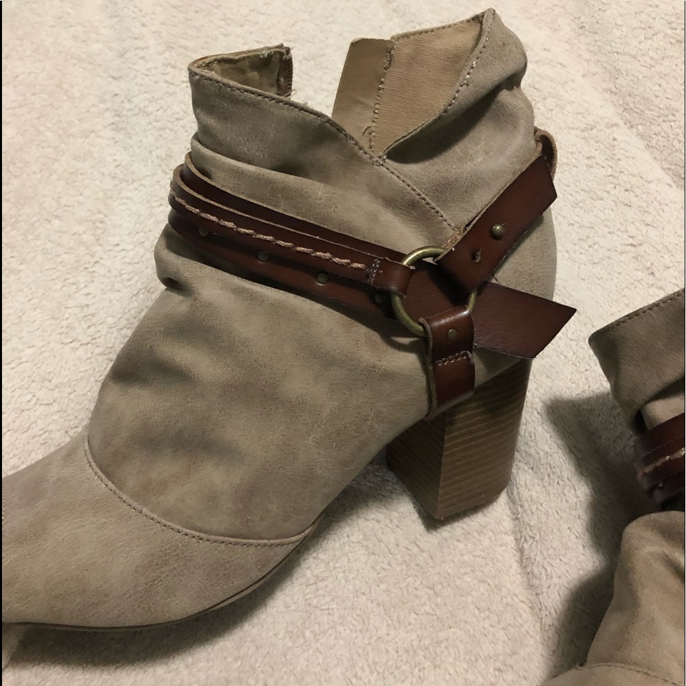 Peep toe boots